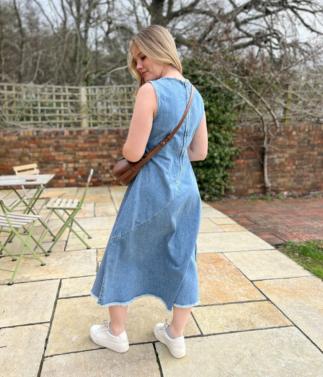 Light Blue Sleeveless Raw Hem Denim Dress - Image 4