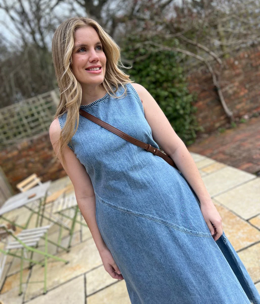 Light Blue Sleeveless Raw Hem Denim Dress - Image 5