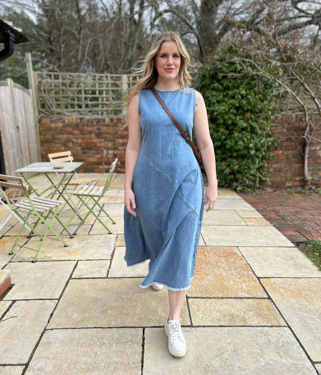 Light Blue Sleeveless Raw Hem Denim Dress - Image 6