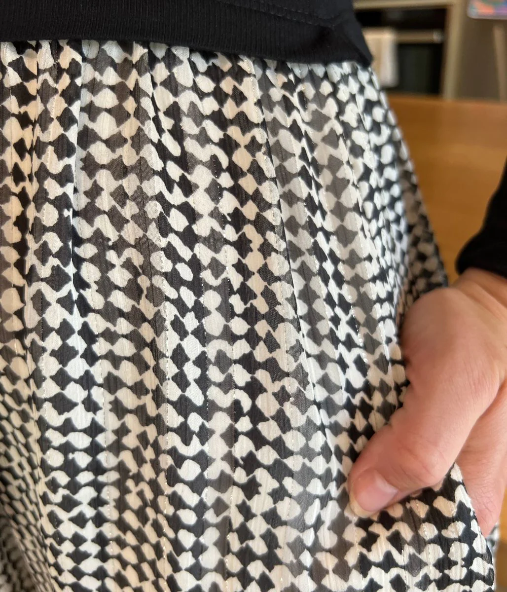 Monochrome Print Contrast Tiered Midi Dress - Image 3