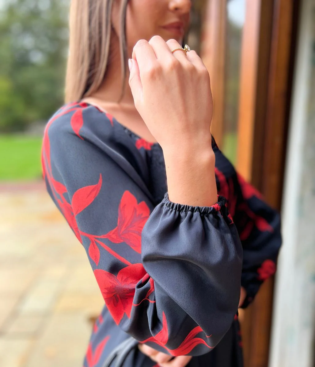 Red & Black Print Shirred Midi Dress - Image 9