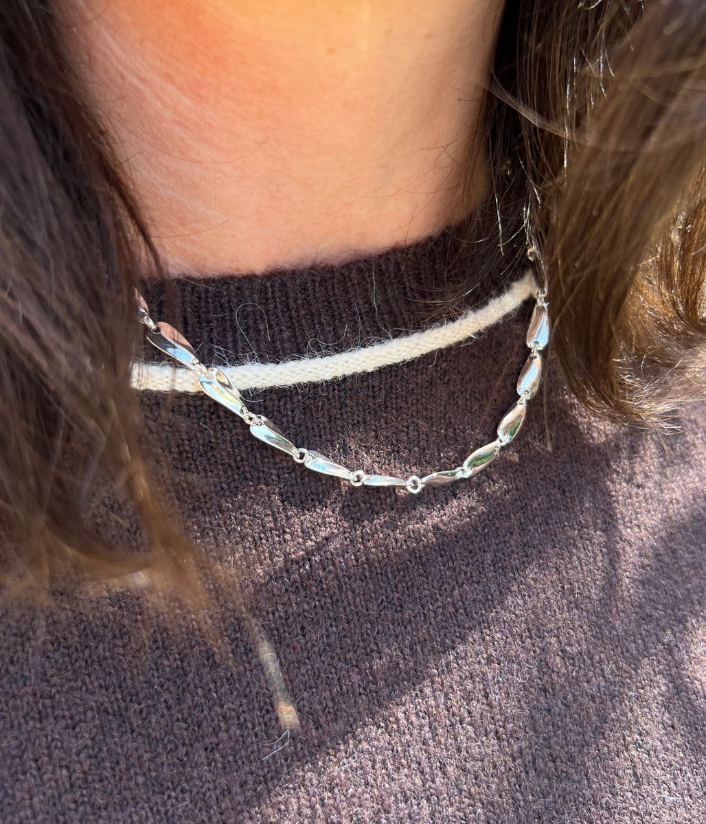 Silver Teardrop Link Necklace - Image 4