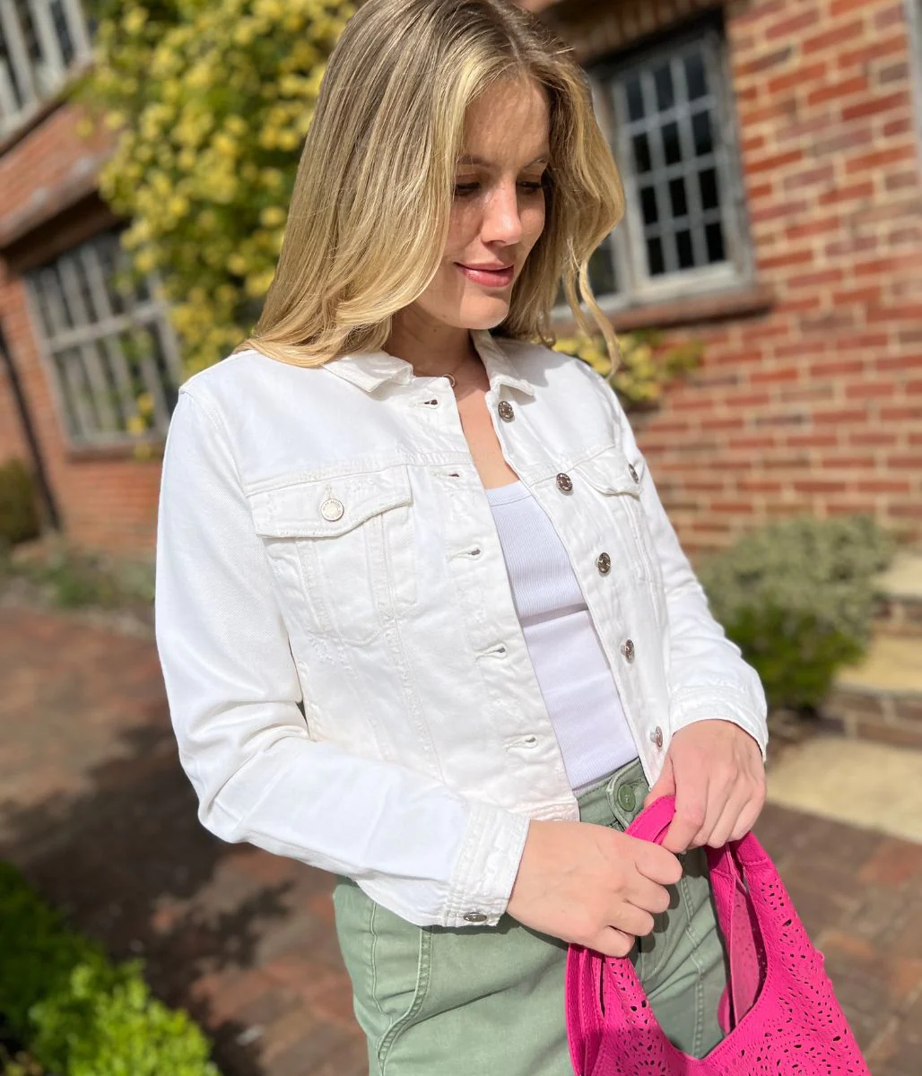 White Denim Fitted Cropped Trucker Jacket - Image 4