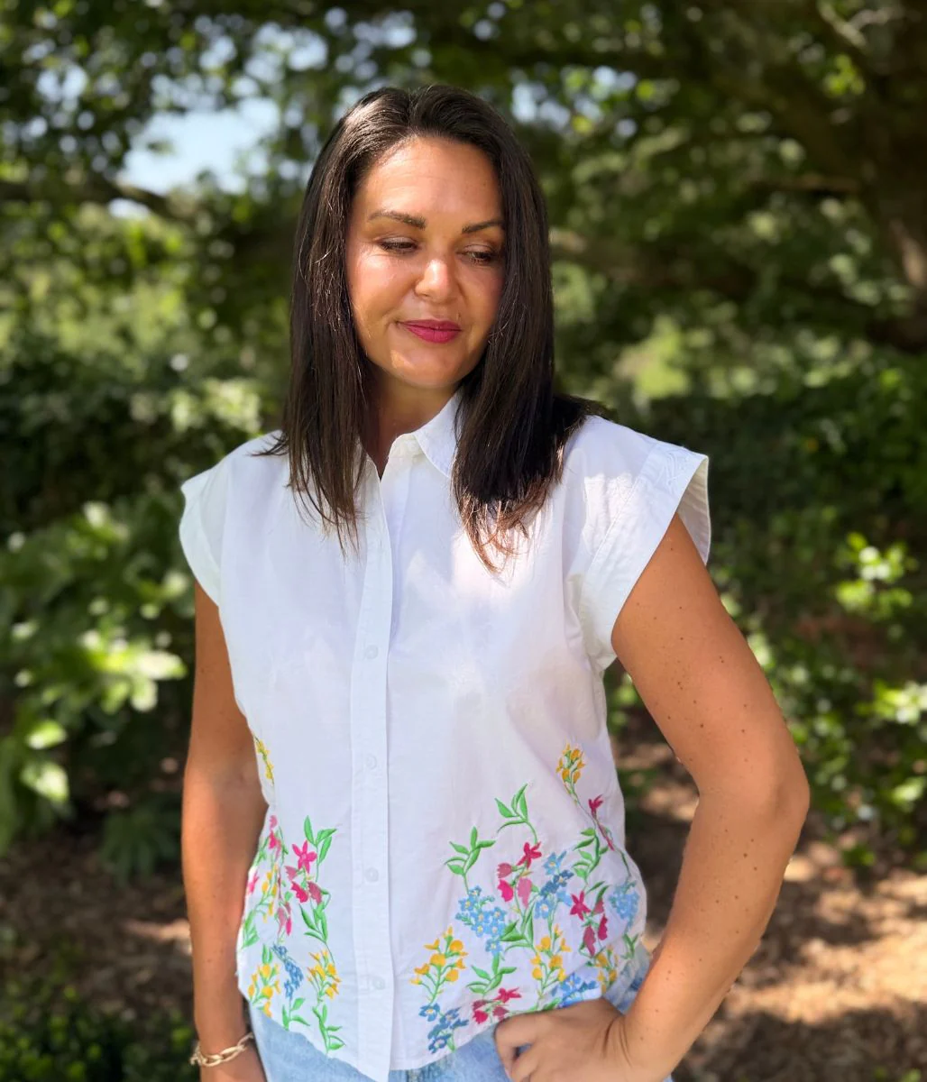 White Floral Embroidered Sleeveless Shirt - Image 3