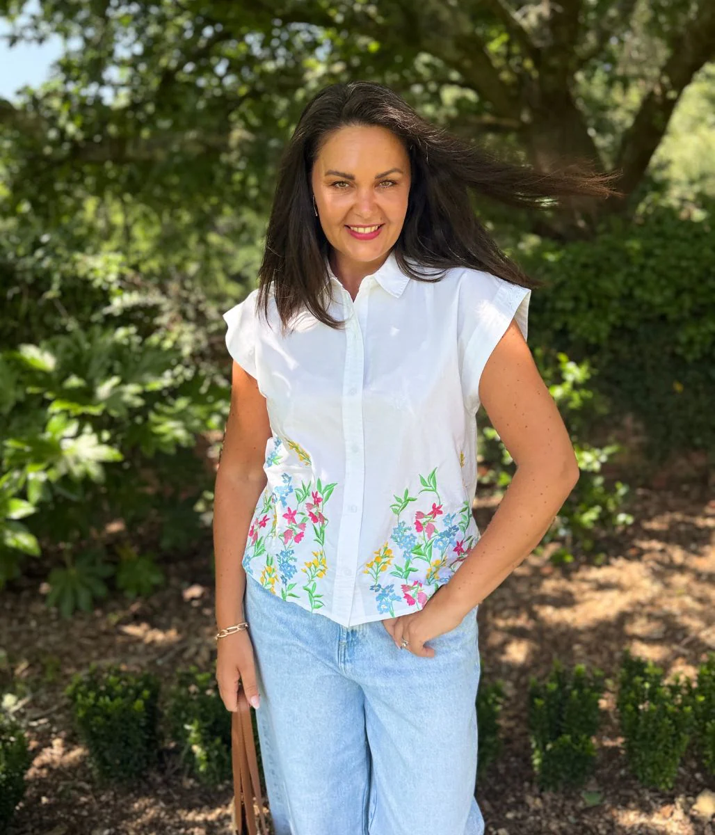White Floral Embroidered Sleeveless Shirt - Image 5