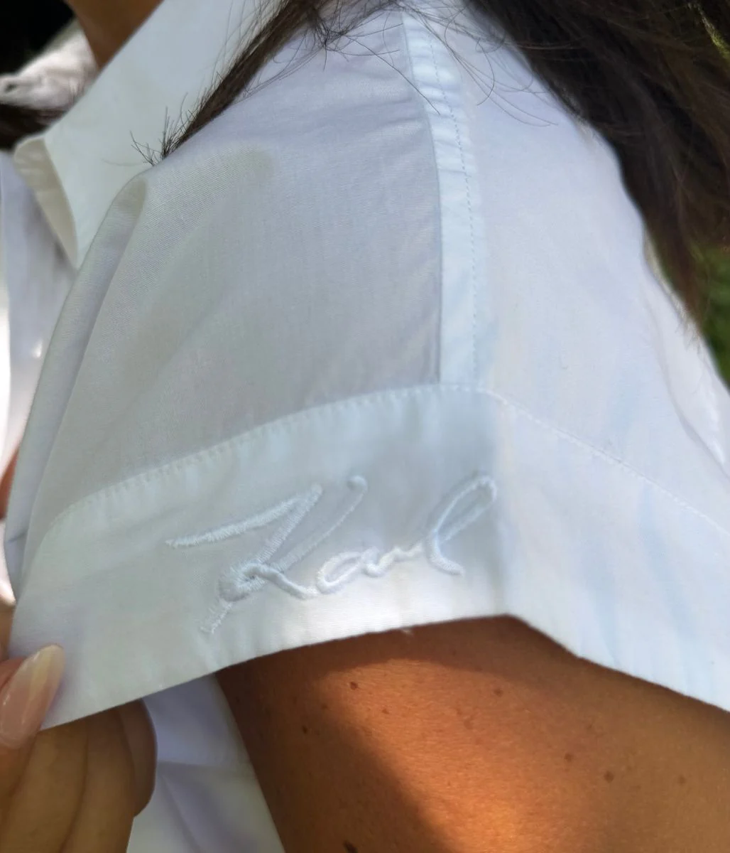 White Floral Embroidered Sleeveless Shirt - Image 6